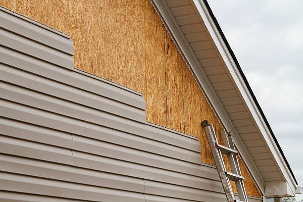 Professional Emergency Siding Repair technician working in Shamokin, PA